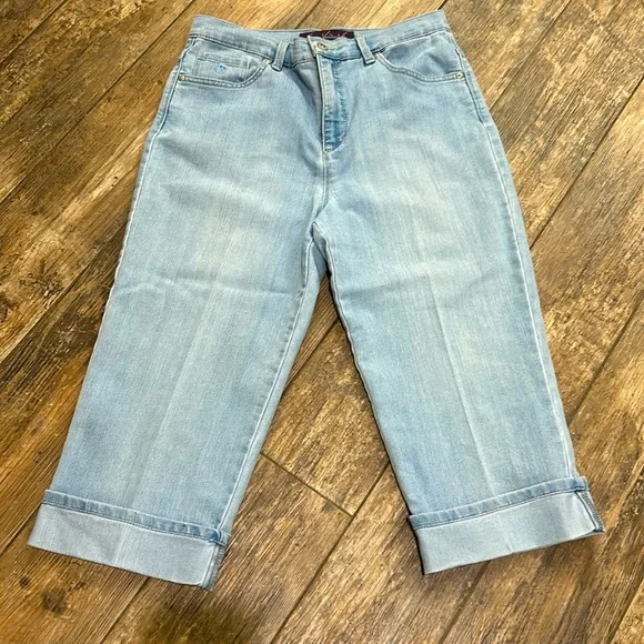 Gloria Vanderbilt Amanda Capris - Picture 1 of 5